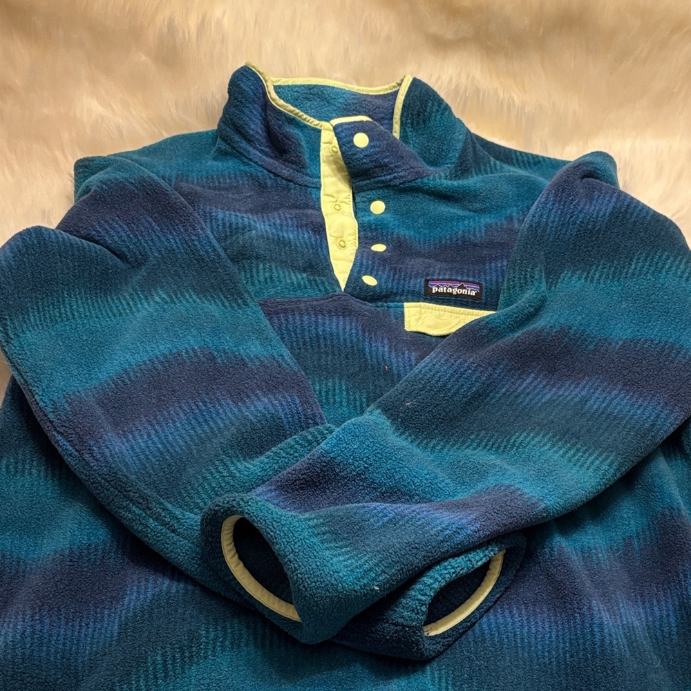 Patagonia Women’s Teal and Navy Sweater